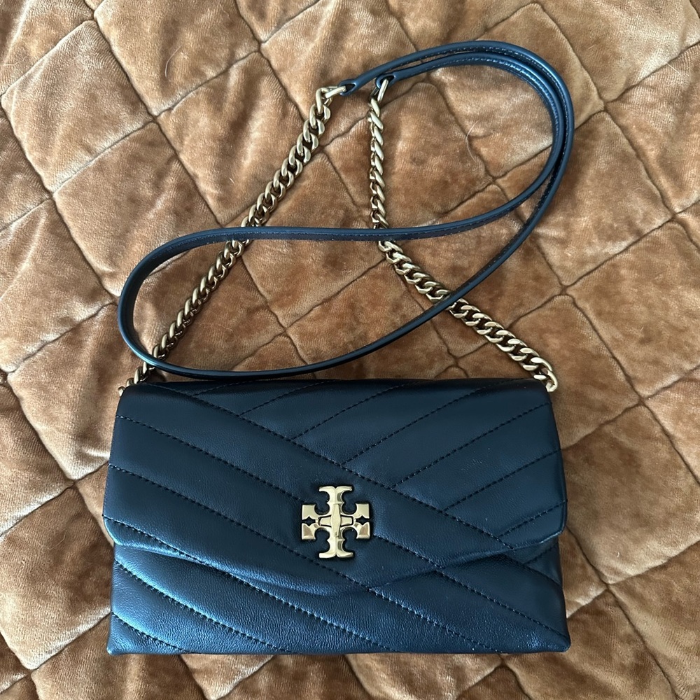 Tory Burch Kira chevron chain wallet crossbody purse